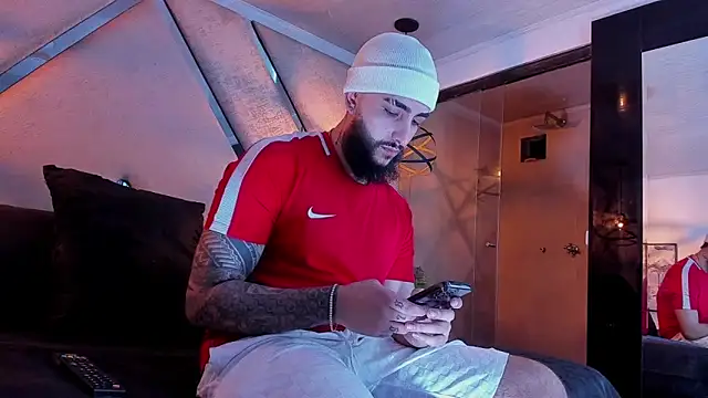 SantiagoHincapiie online show from February 27, 4:12 am