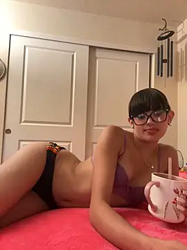 Snapshot of Brunettefantasy4848 chatting on May 19, 4:30 am Brunettefantasy4848 online show from May 19, 4:30 am