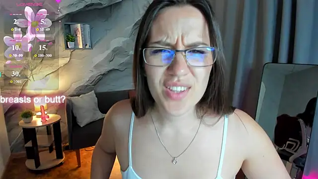 Snapshot of asti_bubbles chatting on June 28, 1:33 am asti bubbles online show from June 28, 1:33 am