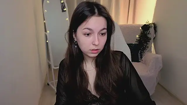 Snapshot of BellaThery chatting on May 27, 5:04 am BellaThery online show from May 27, 5:04 am