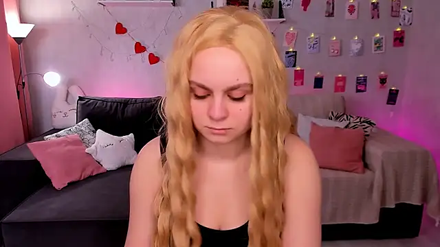 VivienAllen online show from March 12, 9:04 am