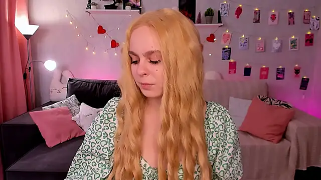 VivienAllen online show from March 13, 8:54 am