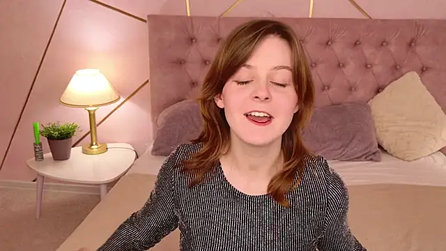 Sophie Lavelle online show from March 15, 2:56 pm