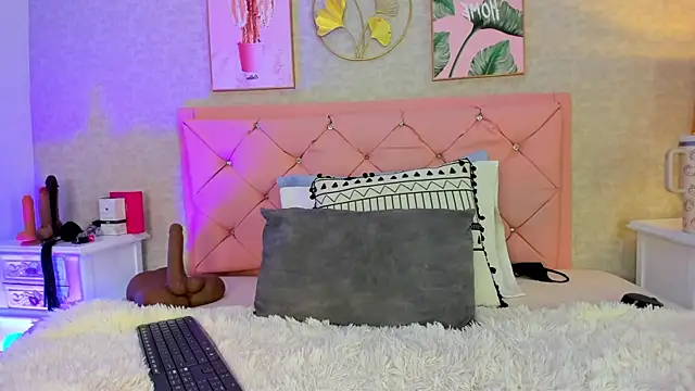 julietta pink online show from April 29, 8:18 am