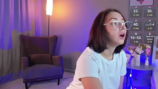 Tiffany Robinson online show from March 15, 3:01 am