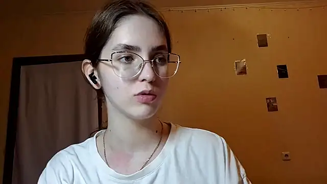 Snapshot of Katelemon chatting on May 13, 2:14 pm Katelemon online show from May 13, 2:14 pm