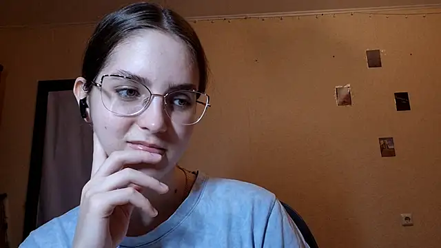 Snapshot of Katelemon chatting on May 17, 2:24 pm Katelemon online show from May 17, 2:24 pm