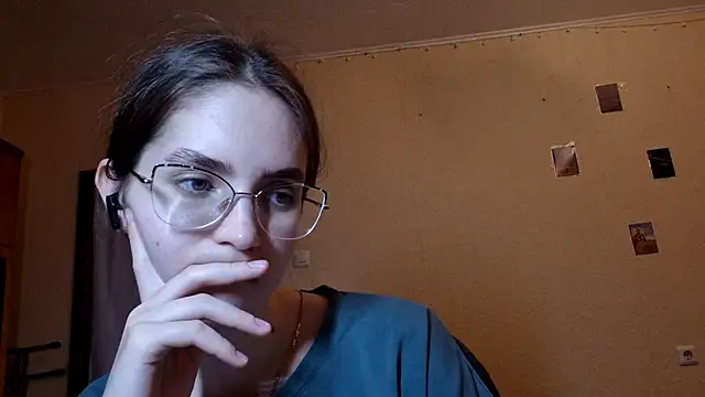 Snapshot of Katelemon chatting on June 3, 2:33 pm Katelemon online show from June 3, 2:33 pm