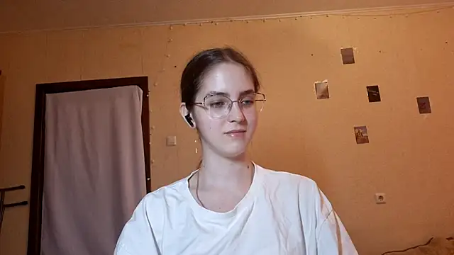 Snapshot of Katelemon chatting on June 8, 1:11 pm Katelemon online show from June 8, 1:11 pm