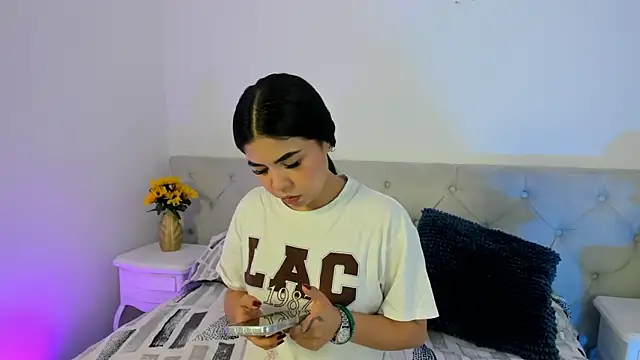 Snapshot of Ambarina_ chatting on June 2, 11:45 am Ambarina online show from June 2, 11:45 am