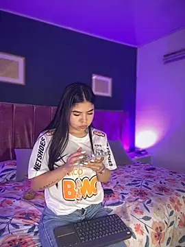 Snapshot of Ambarina_ chatting on June 13, 11:41 am Ambarina online show from June 13, 11:41 am