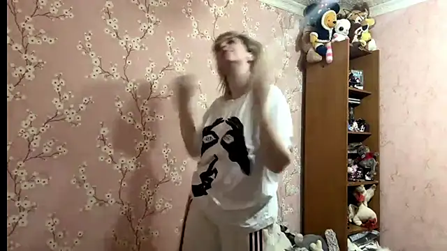 LiraDreamX online show from April 3, 3:21 pm