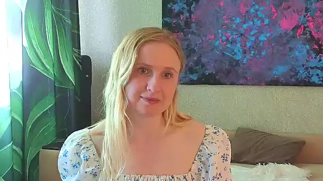 Snapshot of Lanavi_Smile chatting on June 19, 6:18 am Lanavi Smile online show from June 19, 6:18 am