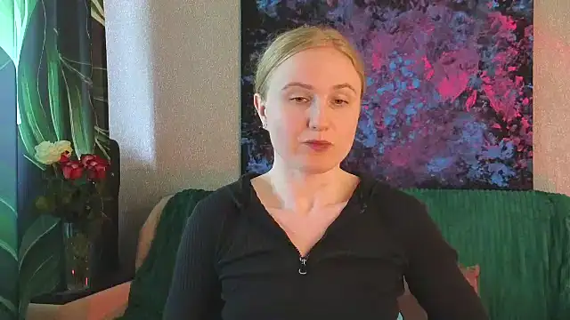 Snapshot of Lanavi_Smile chatting on July 10, 6:28 am Lanavi Smile online show from July 10, 6:28 am