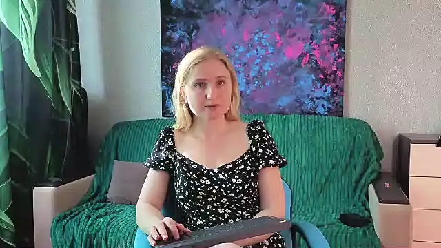 Snapshot of Lanavi_Smile chatting on July 30, 6:23 am Lanavi Smile online show from July 30, 6:23 am