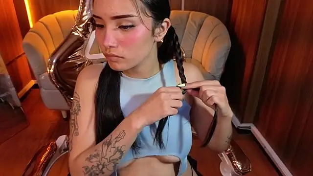 Snapshot of Daphne_nicole_b chatting on May 11, 2:45 pm Daphne nicole b online show from May 11, 2:45 pm