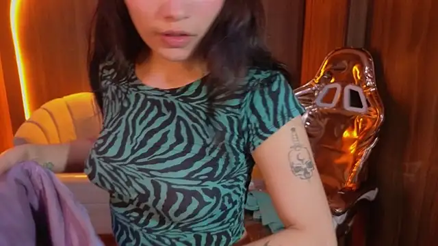 Snapshot of Daphne_nicole_b chatting on May 27, 12:57 pm Daphne nicole b online show from May 27, 12:57 pm