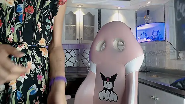 CrisOzzz online show from March 16, 5:50 pm