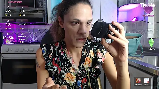 Snapshot of CrisOzzz chatting on June 4, 5:52 pm CrisOzzz online show from June 4, 5:52 pm