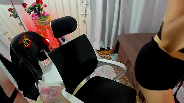 Red-april online show from March 13, 1:18 pm