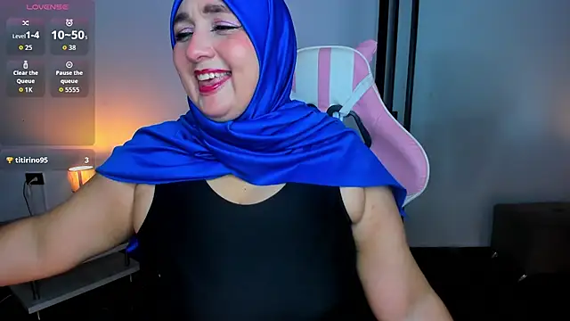 HijabiMilff online show from May 29, 1:53 pm