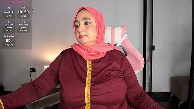 HijabiMilff online show from June 1, 2:52 pm