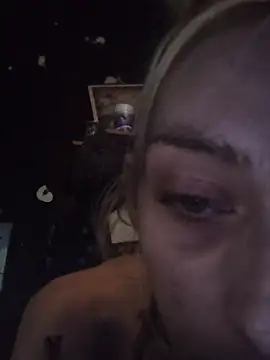 Snapshot of blonde_bunny977 chatting on July 22, 9:23 am blonde bunny977 online show from July 22, 9:23 am