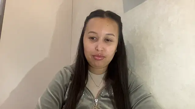 Snapshot of Dana_005 chatting on May 5, 9:01 pm Dana 005 online show from May 5, 9:01 pm