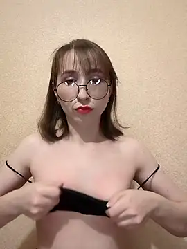 Ella17582 online show from March 5, 10:17 pm