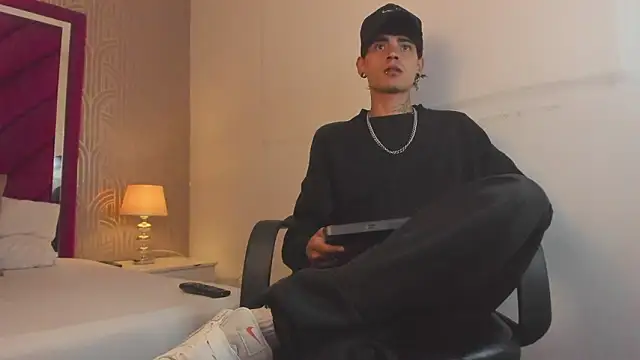 Dominic Foxx online show from February 24, 1:20 pm