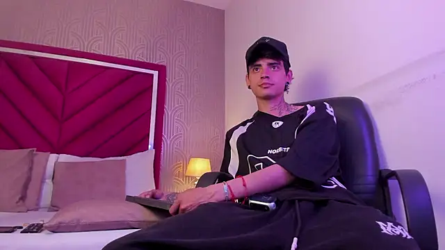 Dominic Foxx online show from March 7, 3:31 pm