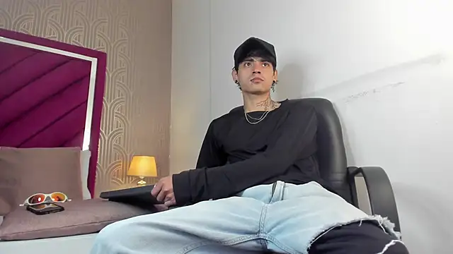 Dominic Foxx online show from March 13, 3:51 pm