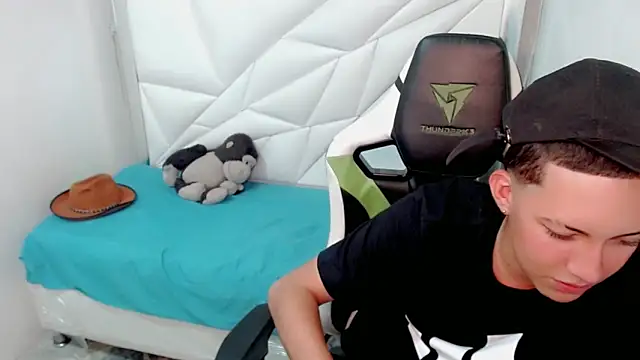 Street poemm  online show from March 8, 3:43 am