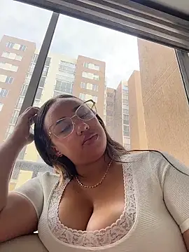 Eyssha online show from March 5, 2:24 pm