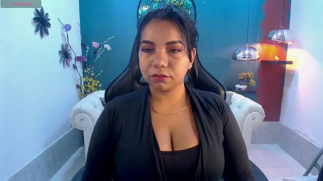 Elizabeth Suan  online show from March 16, 11:25 am