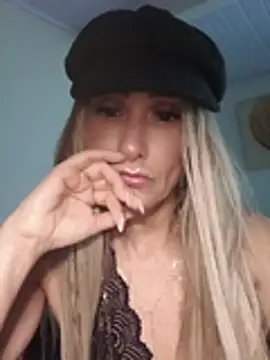 Snapshot of anajulia10 chatting on July 6, 4:42 am anajulia10 online show from July 6, 4:42 am