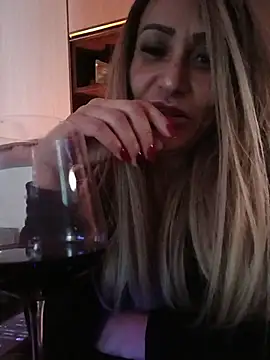 Snapshot of anajulia10 chatting on July 16, 2:06 am anajulia10 online show from July 16, 2:06 am