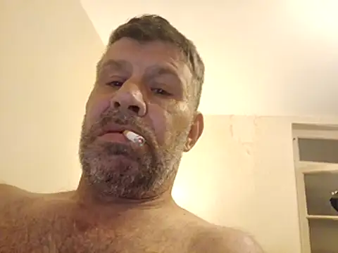 Snapshot of stud2512 chatting on May 4, 11:23 pm stud2512 online show from May 4, 11:23 pm