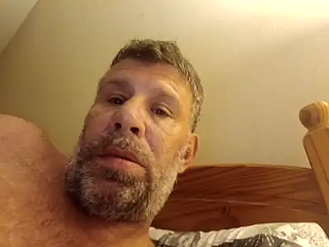 Snapshot of stud2512 chatting on May 14, 5:47 am stud2512 online show from May 14, 5:47 am