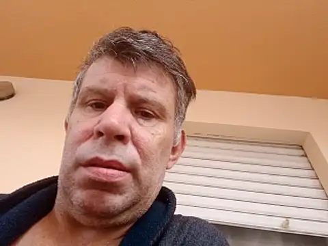 Snapshot of stud2512 chatting on June 15, 6:26 am stud2512 online show from June 15, 6:26 am