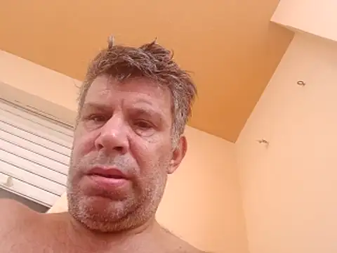 Snapshot of stud2512 chatting on June 19, 6:40 am stud2512 online show from June 19, 6:40 am