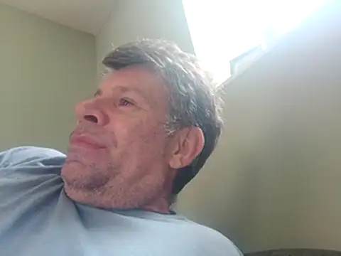 Snapshot of stud2512 chatting on July 11, 8:17 am stud2512 online show from July 11, 8:17 am