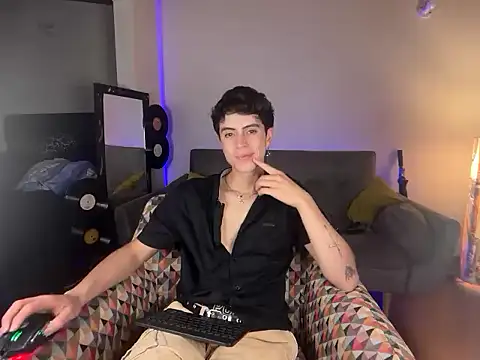 Stolas ying online show from March 9, 11:31 pm