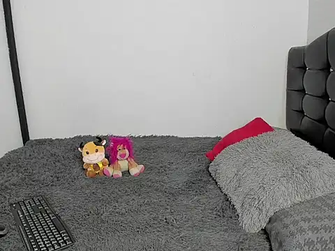 LatinaQueen23 online show from March 9, 1:59 pm