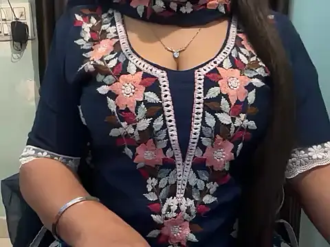 Avneet kaurr1 online show from March 16, 2:39 am