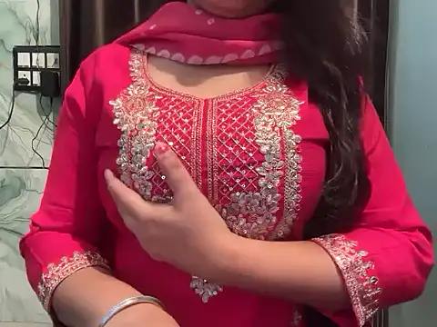 Snapshot of Avneet_kaurr1 chatting on May 10, 2:17 am Avneet kaurr1 online show from May 10, 2:17 am