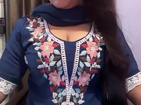 Snapshot of Avneet_kaurr1 chatting on June 8, 2:45 am Avneet kaurr1 online show from June 8, 2:45 am