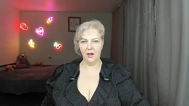 Mary-Leee online show from June 7, 7:45 am