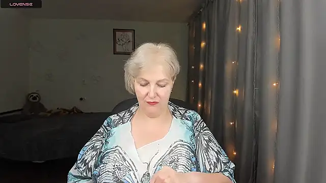 Mary-Leee online show from June 17, 6:20 pm
