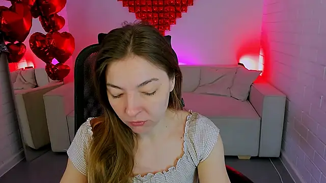 Snapshot of DianaAvis chatting on February 22, 5:51 am DianaAvis online show from February 22, 5:51 am